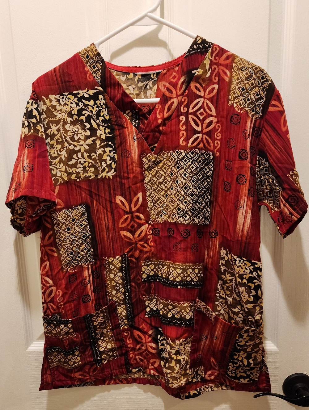 Women's Red Patchwork Print Scrub Top  *899.5K